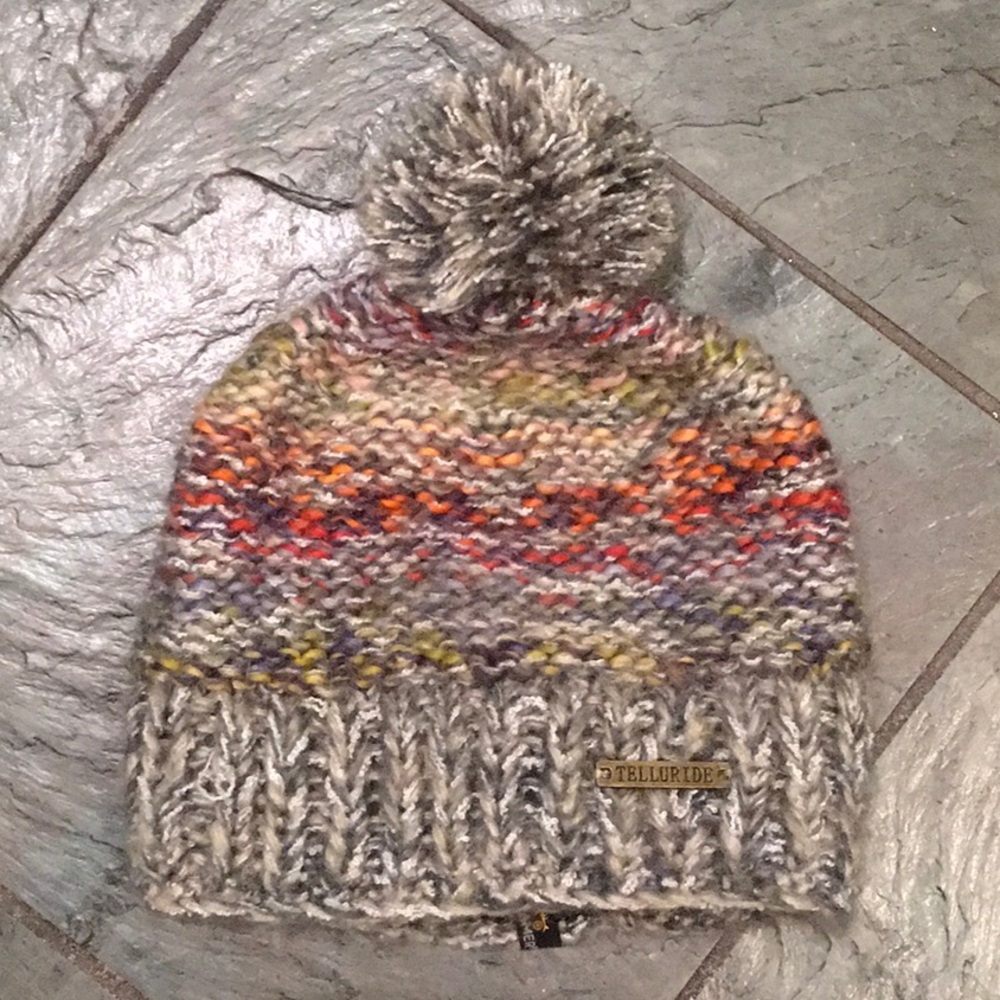 Women’s TELLURIDE Fleece Lined Winter Hat W/ Pom Pom.